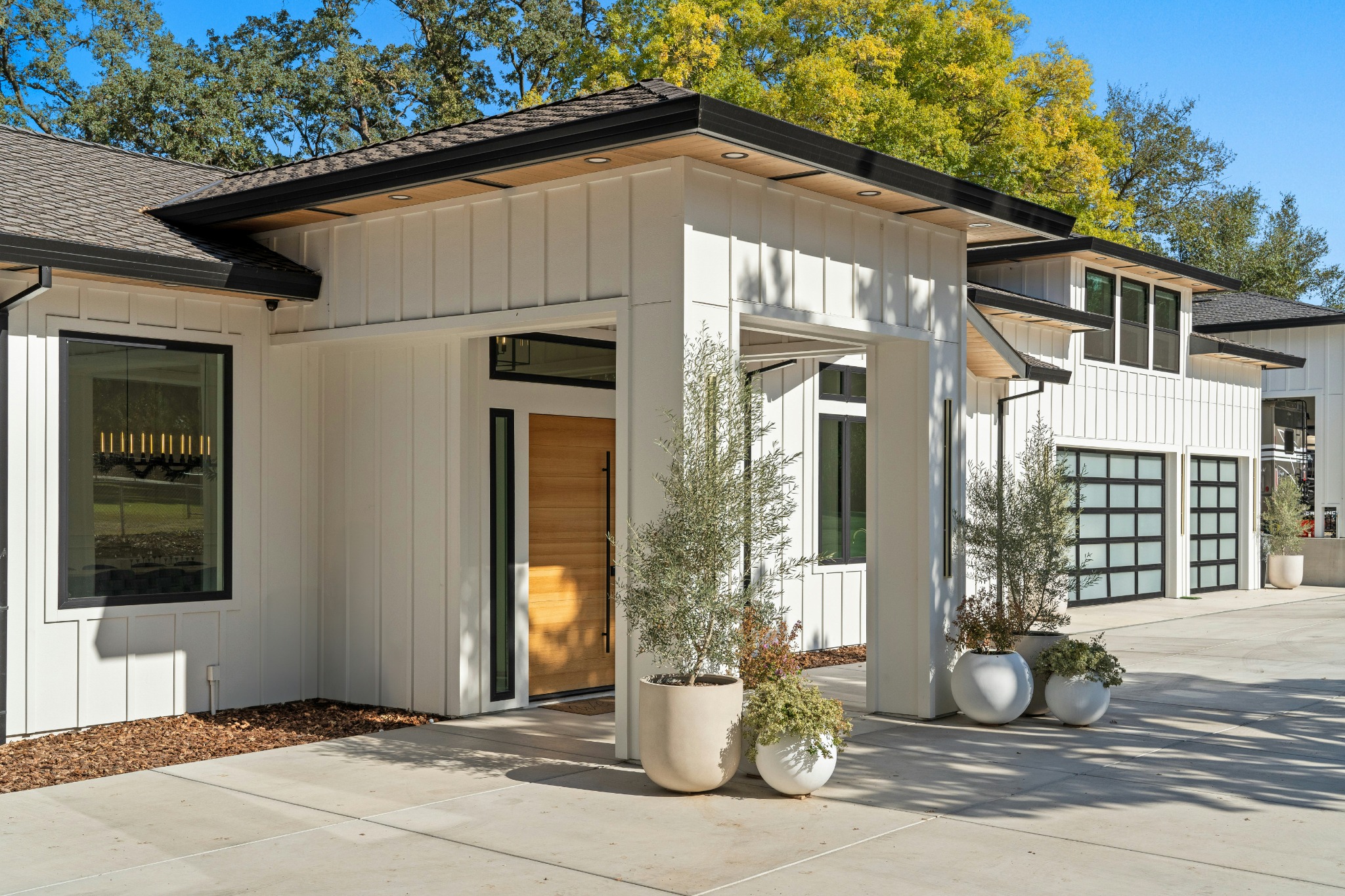Modern white American-style house – NEW START WOOD construction